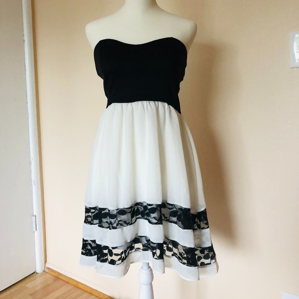 Wet Seal - Strapless Black and White Babydoll Dress